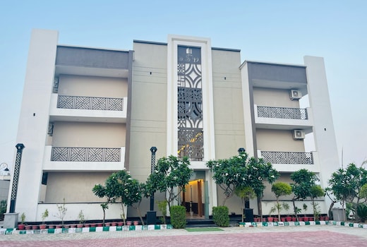Hotel Shree Sadhna - Vrindavan Chhatikara Road