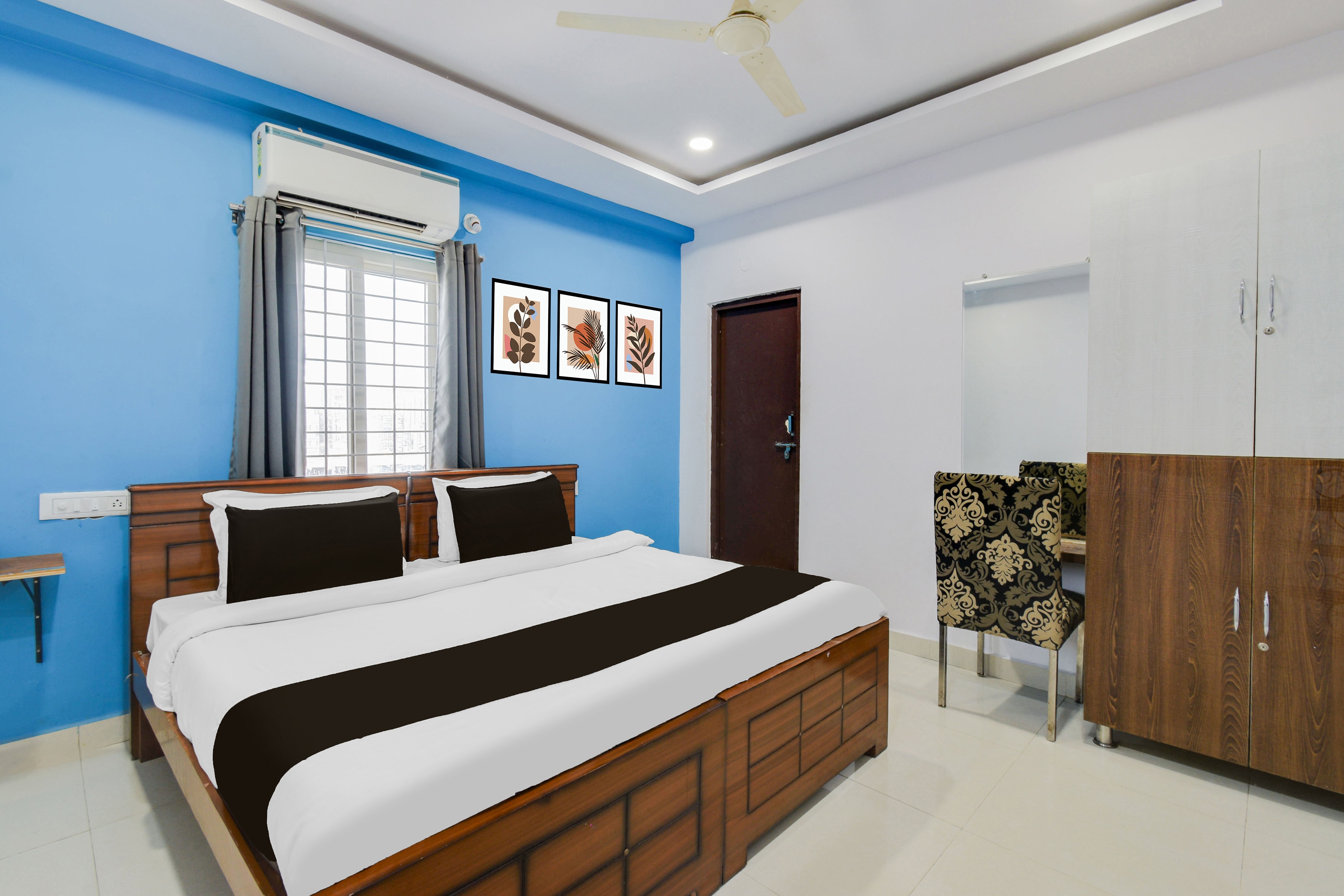 Super Townhouse Hitech City Madhapur - Tap to explore photos