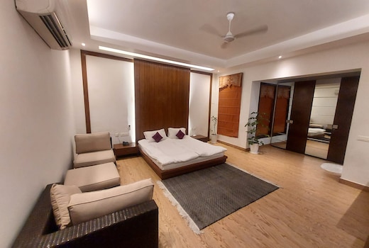 Ambaram 4BR Villa With Jacuzzi and Private Lawn