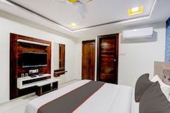 Collection O Lotus Gold, Vadodara