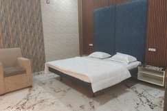Riverside Homecomfort Stay, Prayagraj