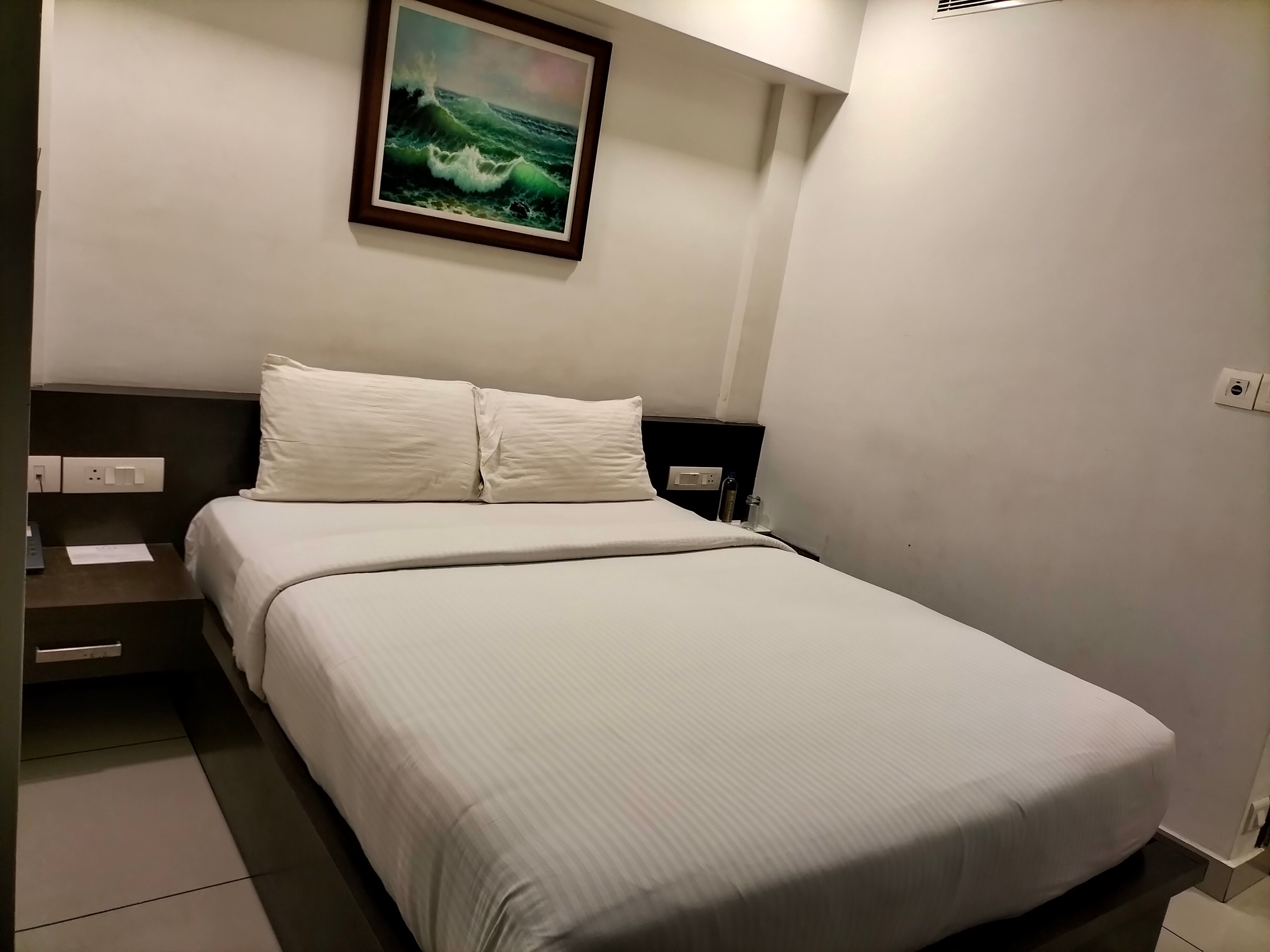 Hotel SAAS Residency - Tap to explore photos