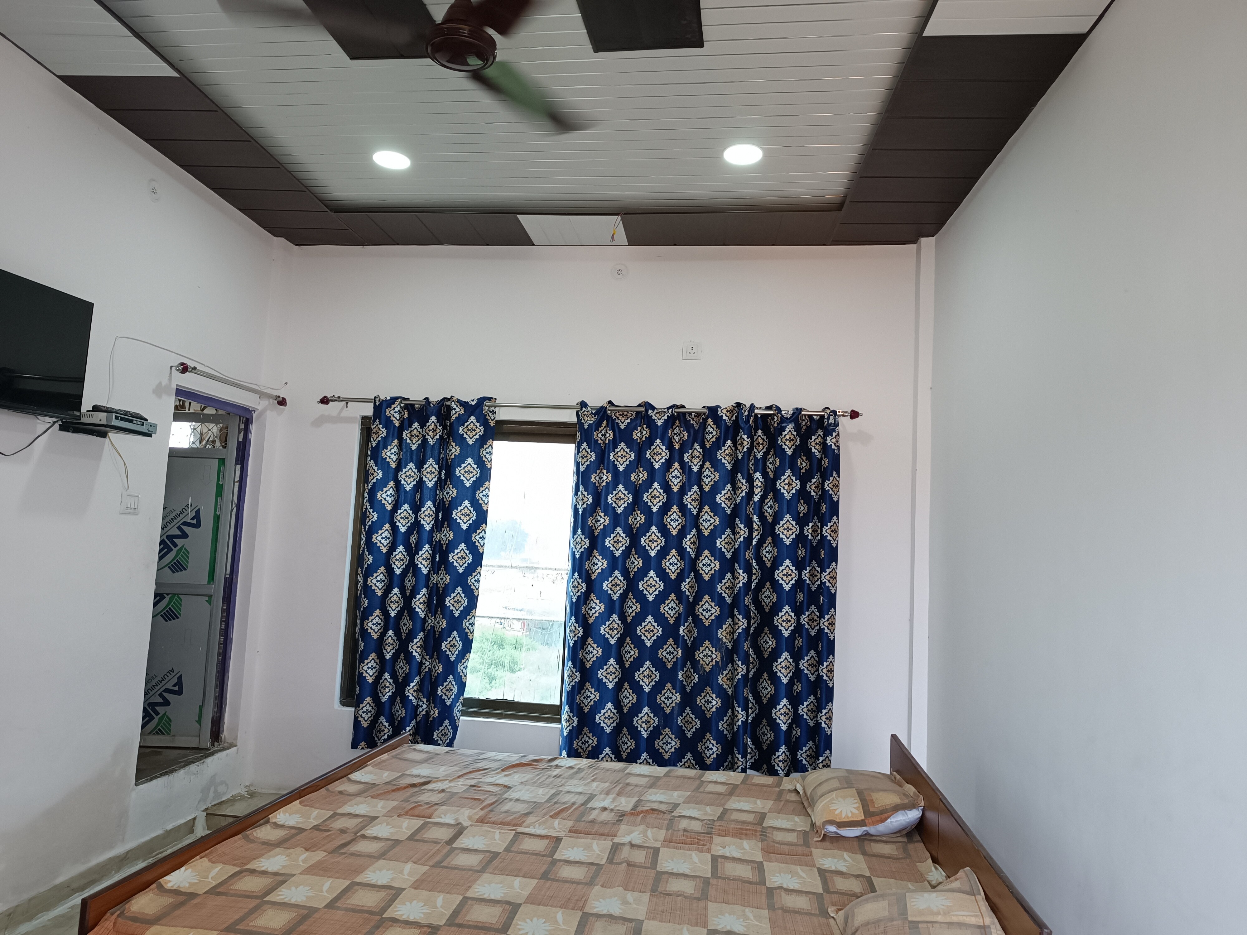 Bade saheb family dhaba chandauli - Tap to explore photos