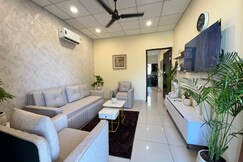 Cozy 1BHK Nr Airport AC Kitchen Free parking, Mohali
