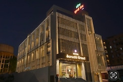 Hotel Suruchi Grand Lodging and Banquets, Hatgad