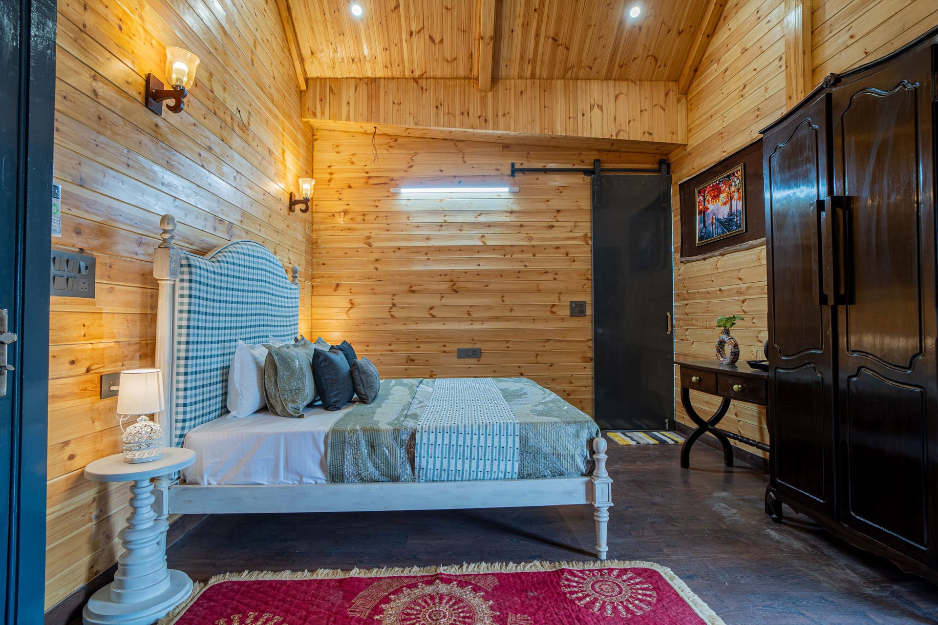 Offgrid Room in Homestay - Tap to explore photos