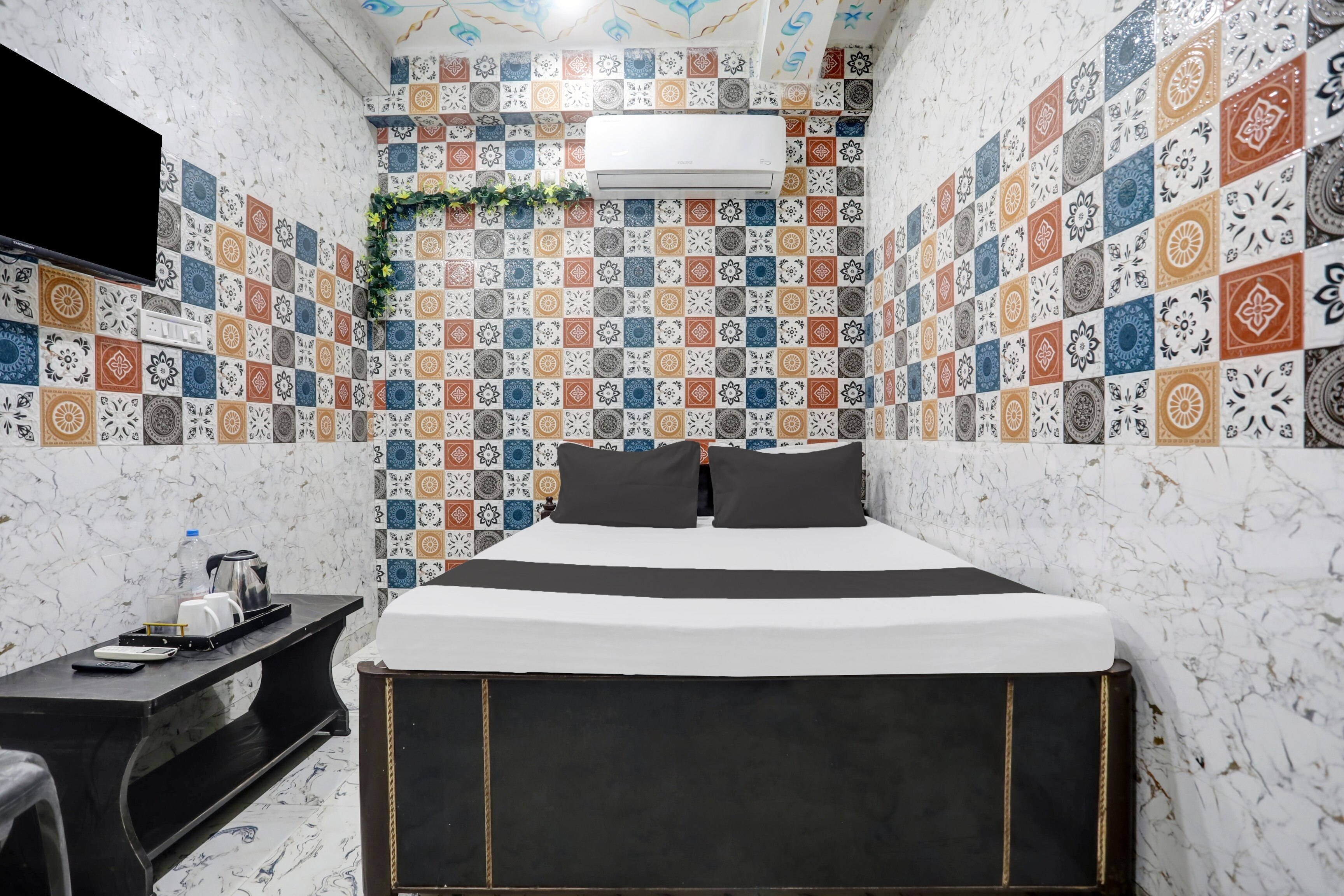 Hotel O Kailash Mansarovar - Tap to explore photos