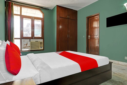 Hotel O Corporate Residency Near Lotus Temple