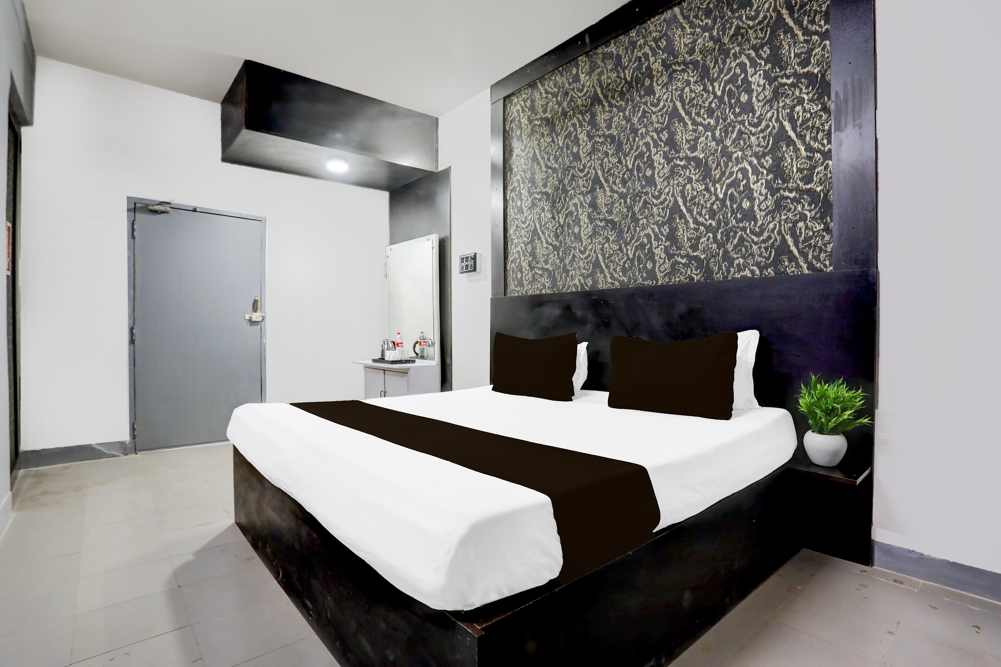 SPOT ON Hotel Jashn Inn - Tap to explore photos