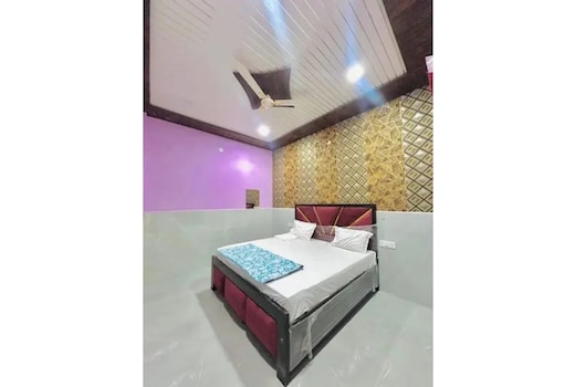 Fabhotel Mohini Palace- 1km from Prem mandir
