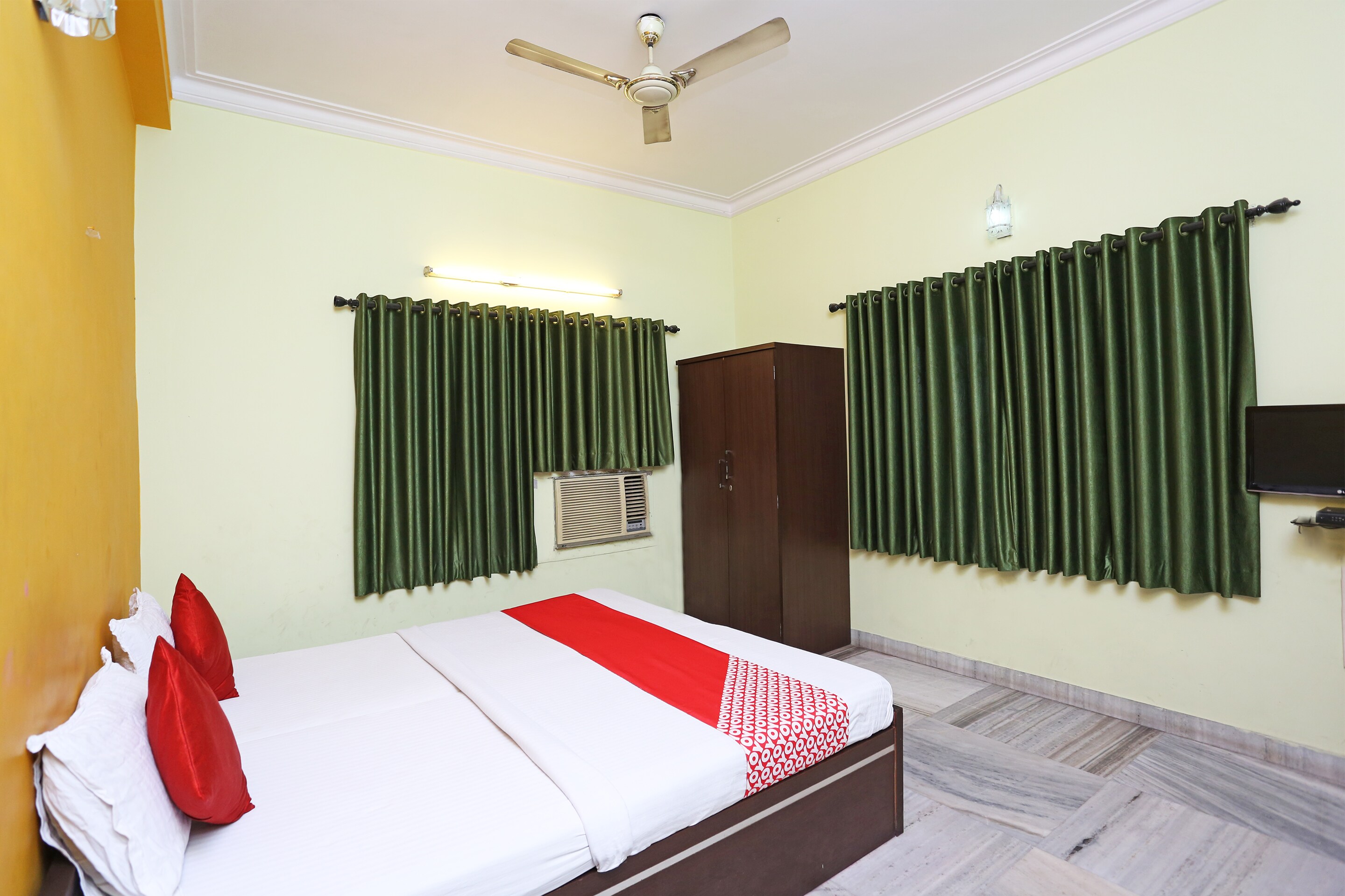 Hotel O Regency Guest house Near TCS Gitobitan - Tap to explore photos