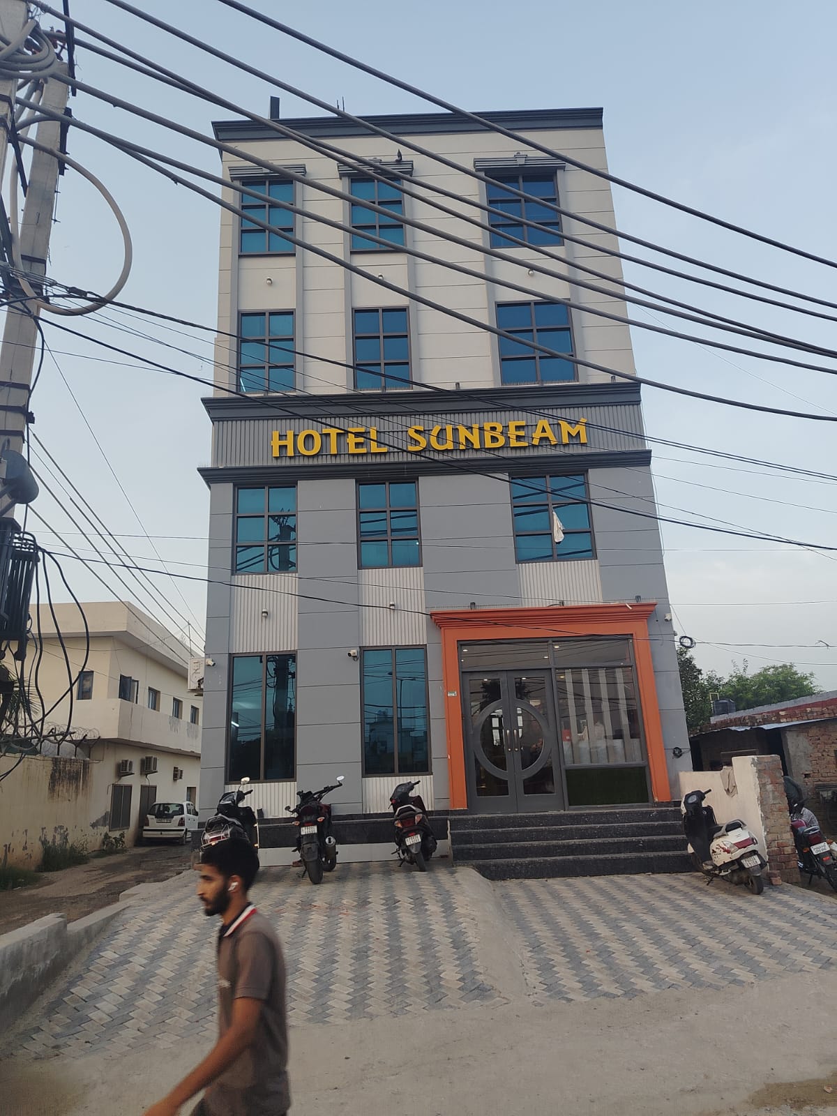 Hotel Sunbeam - Tap to explore photos