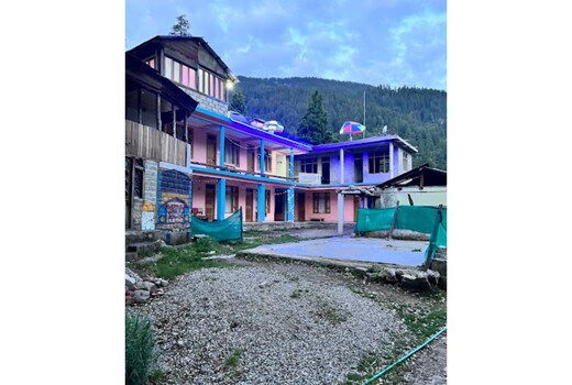 New Lee Nest Family House and Restaurant