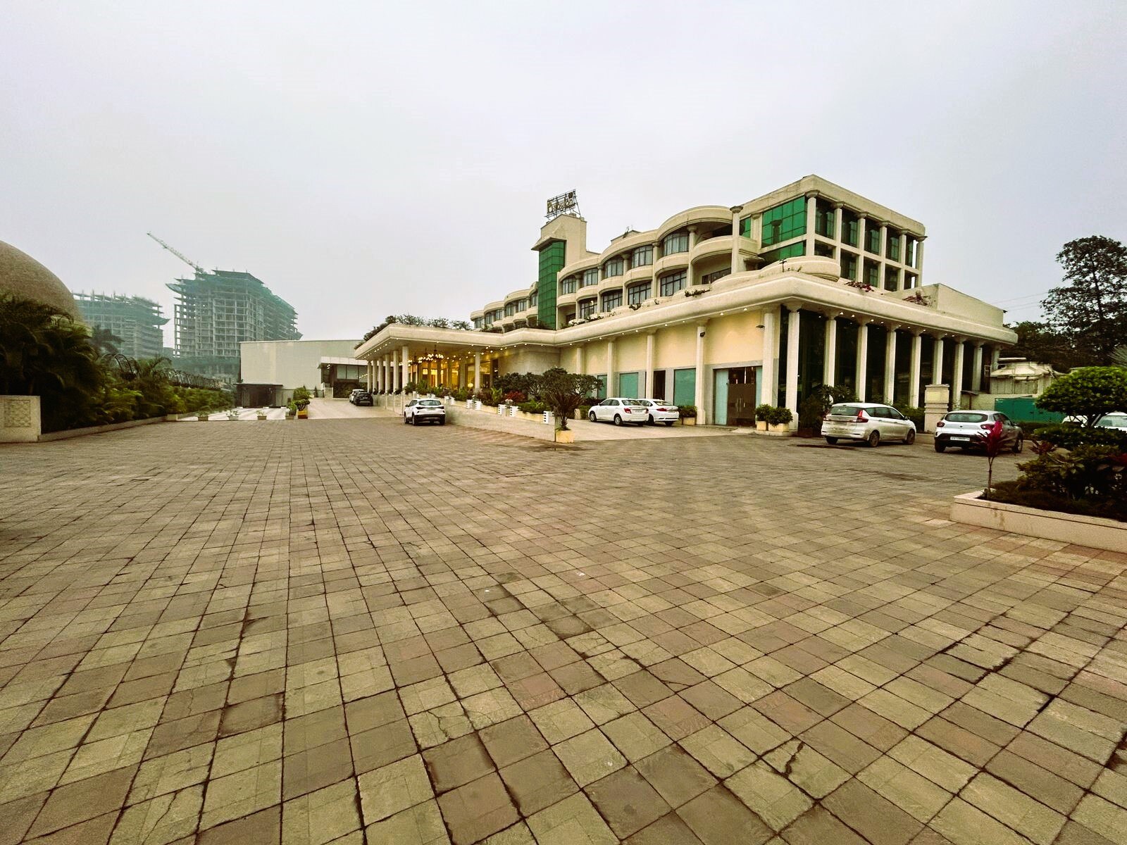 Hotel Babylon International 𝗕𝗢𝗢𝗞 Raipur, Chhattisgarh Hotel