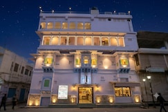 Gangaur Palace on Lake Pichola ., Udaipur