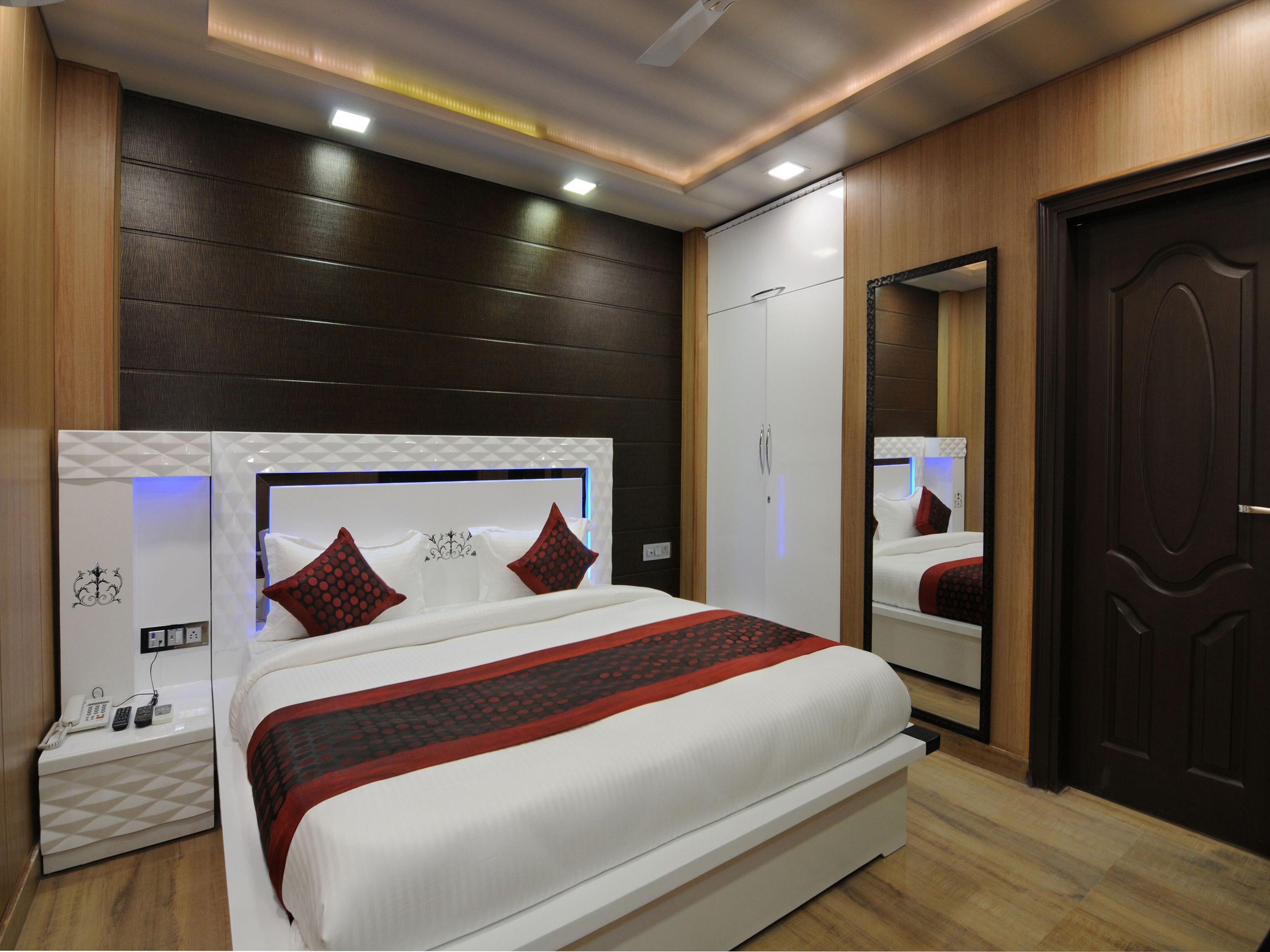 Oyo 12148 Flyover Inn Delhi Use Code Oyopaynow To Avail Extra 15