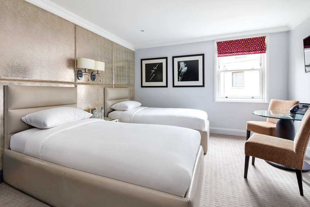 Radisson Blu Hotel, London Mercer Street - Tap to explore photos