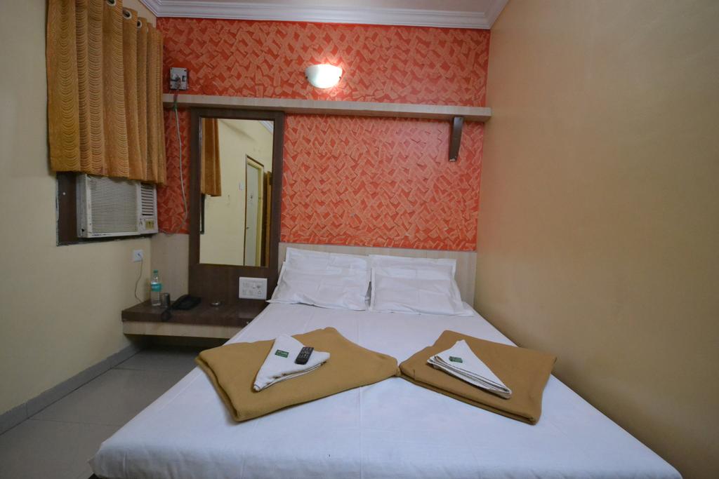 HOTEL MADHAVA 4