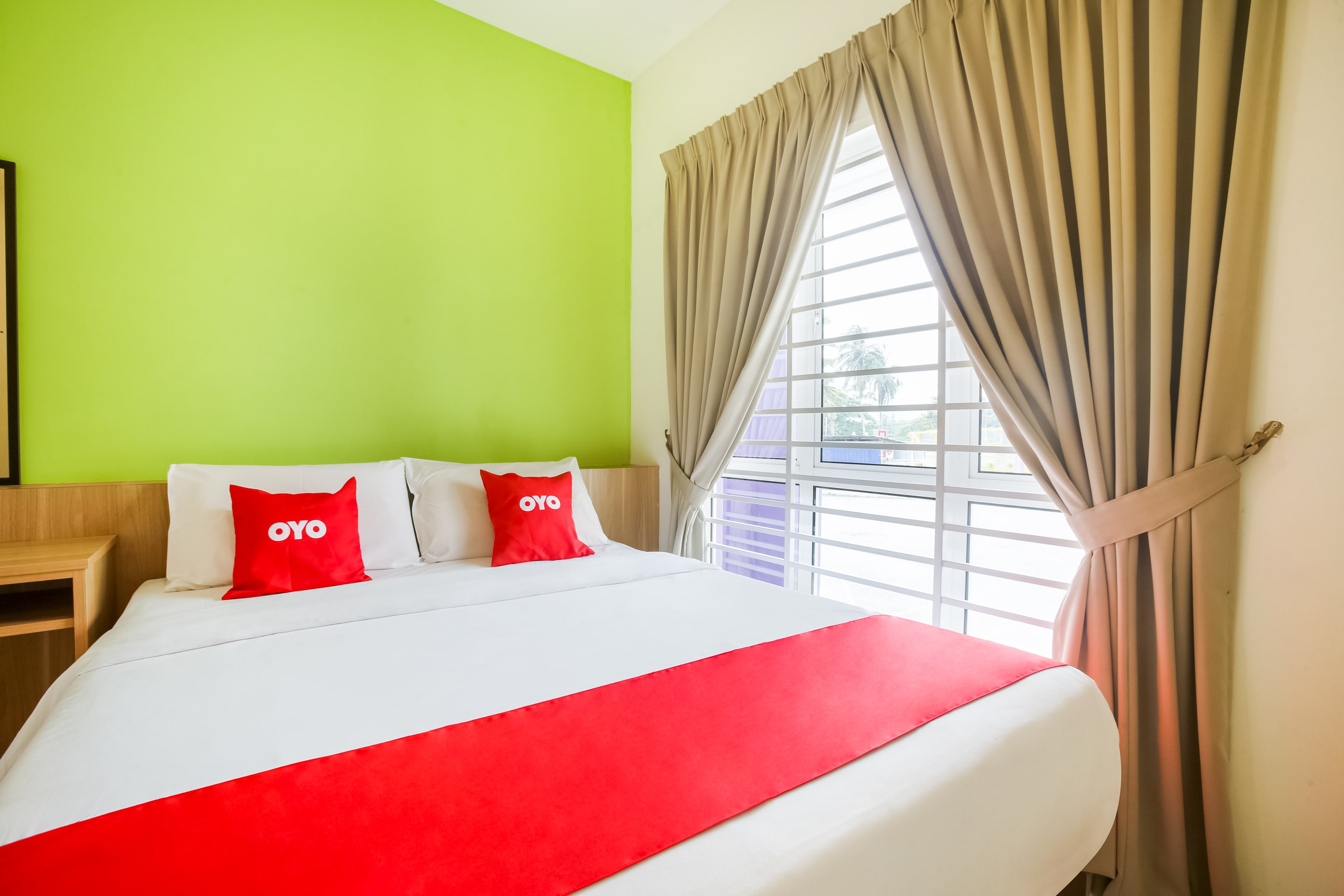 OYO 89677 Sunflower Hotel - Tap to explore photos