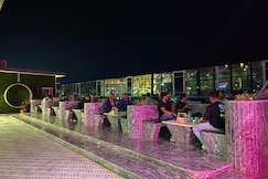 Hotel Cross Road, Nalagarh