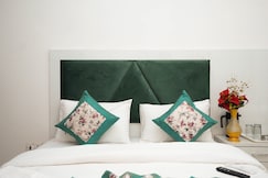 Hotel Diamond Stay Near Nizamuddin Railway Station , Delhi