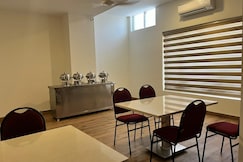 Hotel Le Bond, Karur