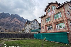 Love&Peace SharedHomestay|Twin KingSF|By Homeyhuts, Srinagar