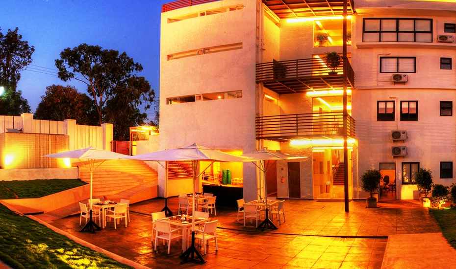 Royal Orchid Brindavan Garden Mysore INR 1458 OFF   7  2  5  0   Deal