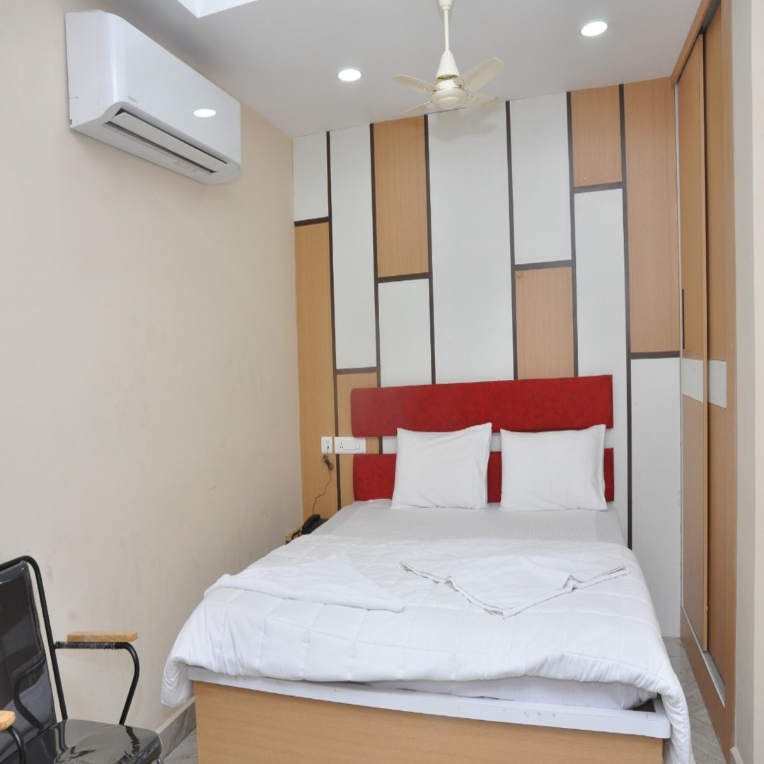 Hotel Sri Hasmitha - Tap to explore photos