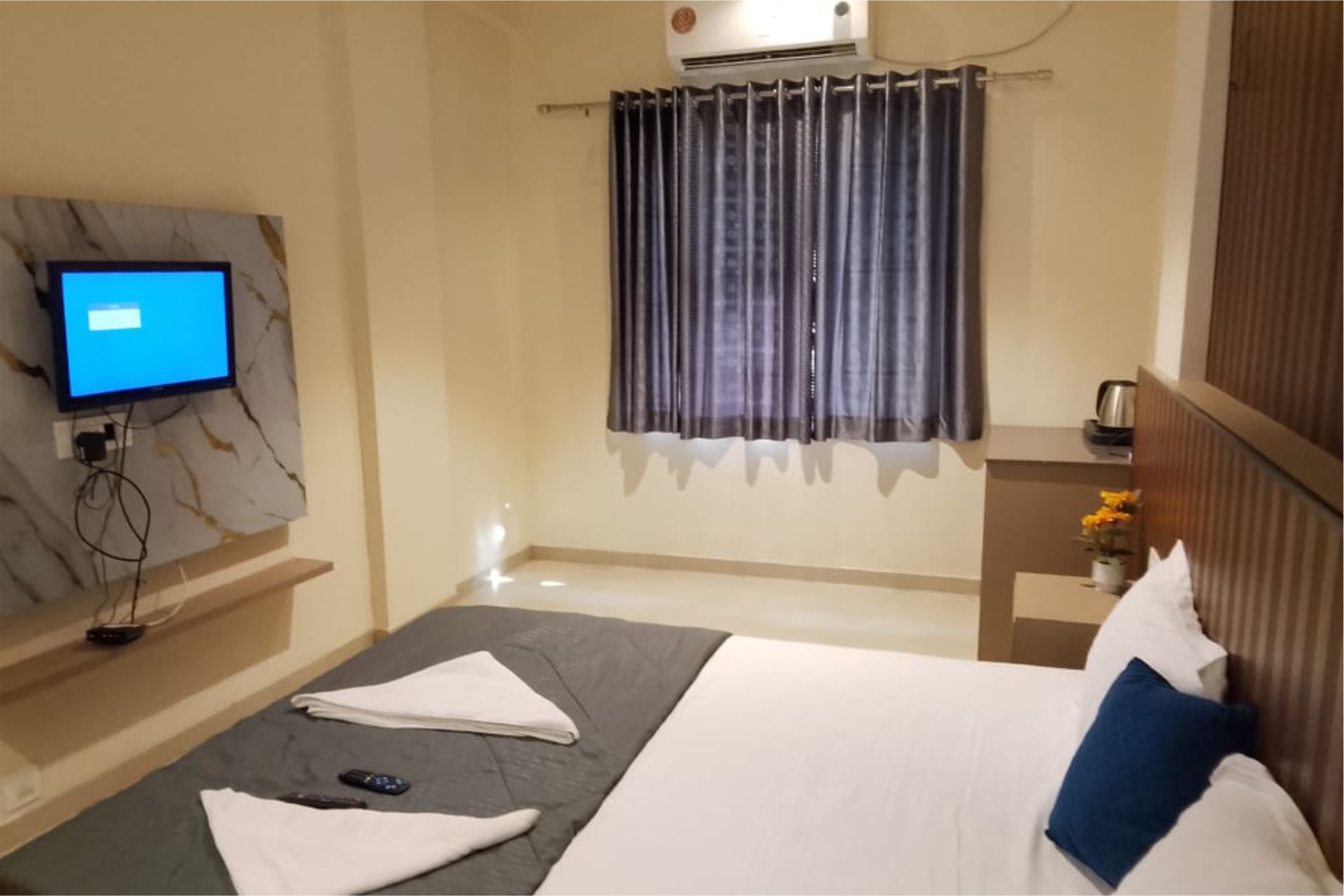 Deluxe Room 1