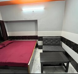 AC Deluxe Room | KIng Size bed