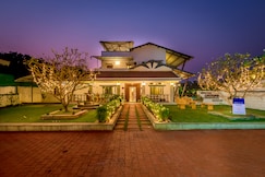 SaffronStays Adora Woods and Hills, Kolad