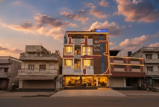 FabHotel Raghumani Palace (Near Mahakal Mandir)