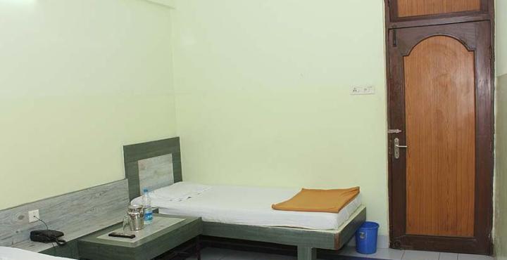 Cozy Hotel Anand 2