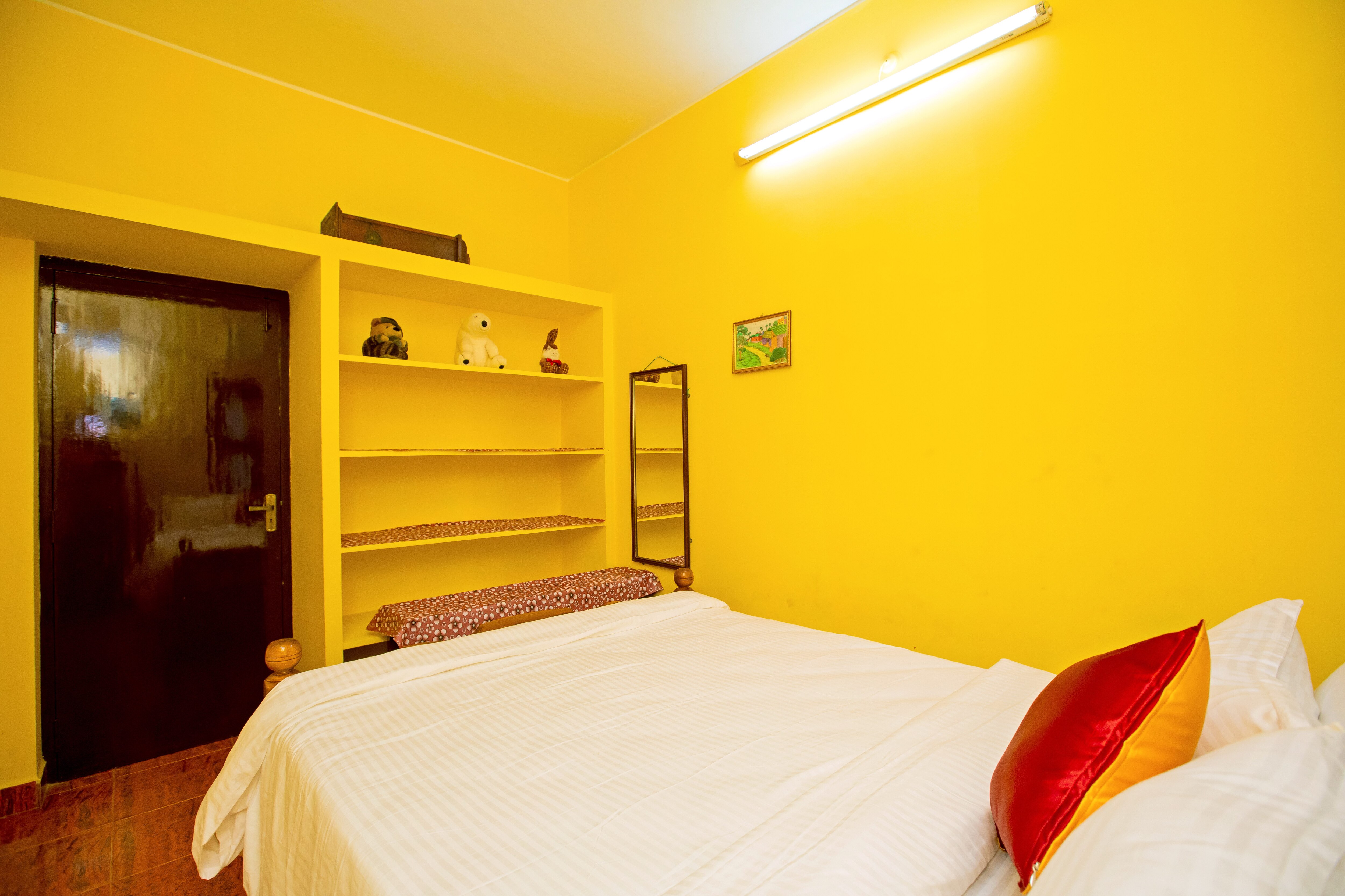Corner Stays 2BHK @ Rock Beach - Tap to explore photos