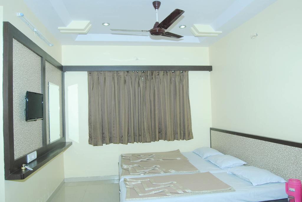 TRIPLE BED A.C. ROOM 1