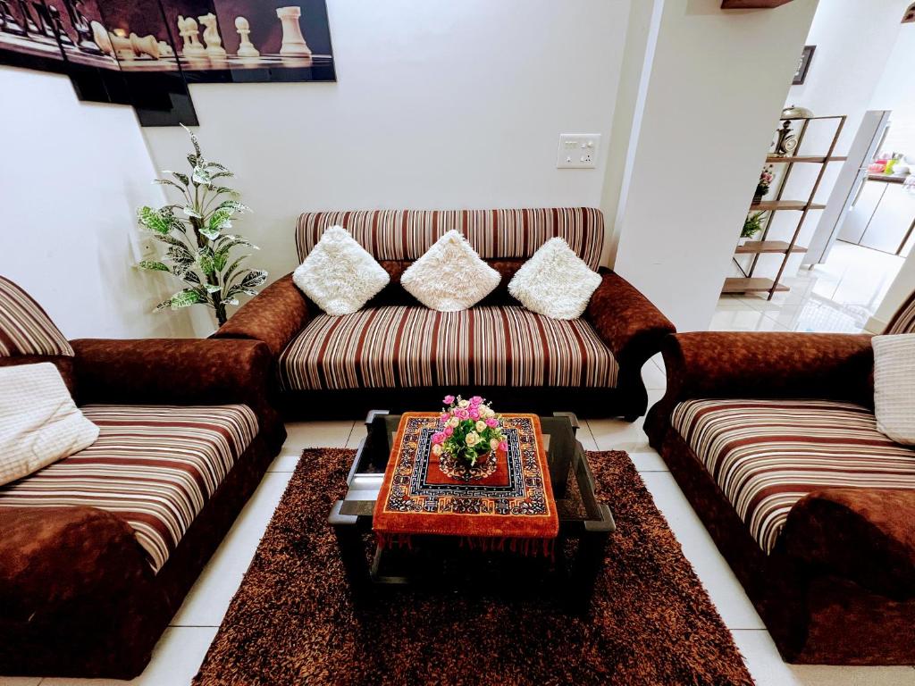 Cozy 2BHK condo surrounded with greenery - Tap to explore photos