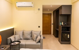 SkyStay Elite Studio