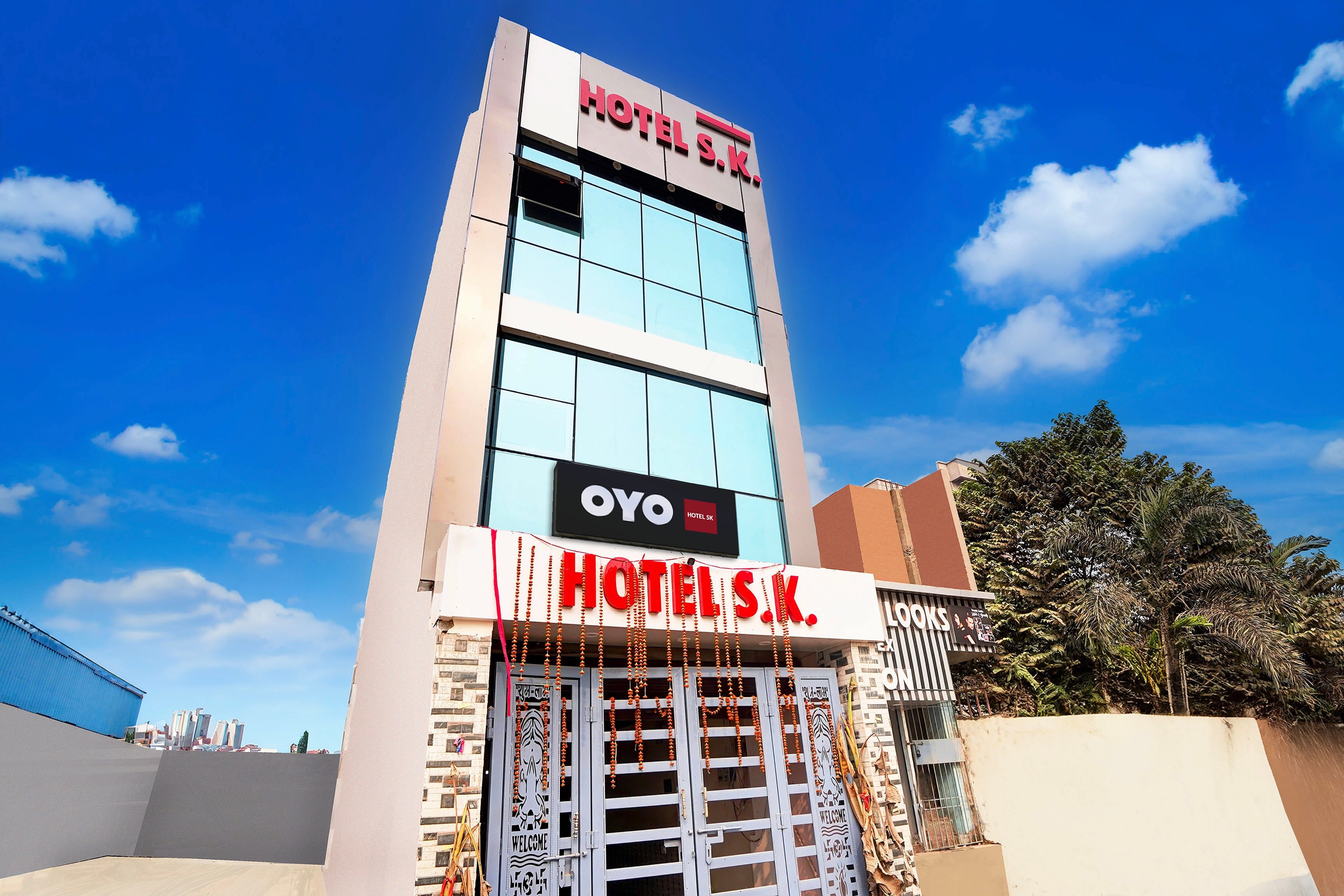 HOTEL O SK - Tap to explore photos