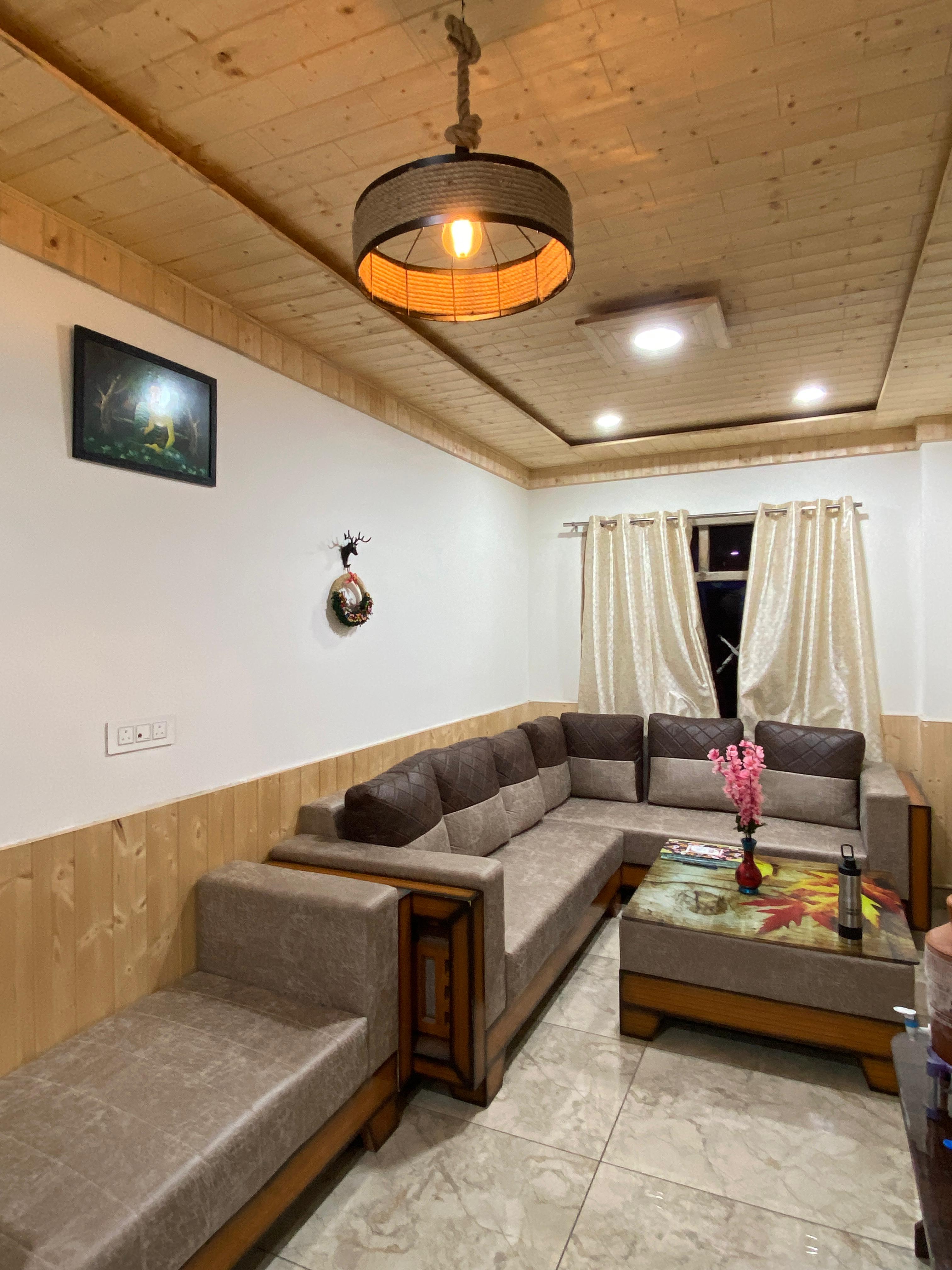 The Alpine Crest Homestay - Tap to explore photos