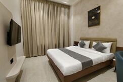 Hotel Raas Vrindavan, Dhule