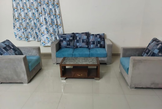 Melody near Citizen Hospital