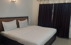 Deluxe Room AC