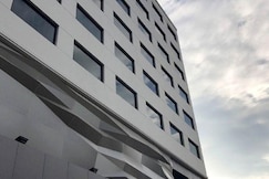 Louis' Tavern Bangkok, 