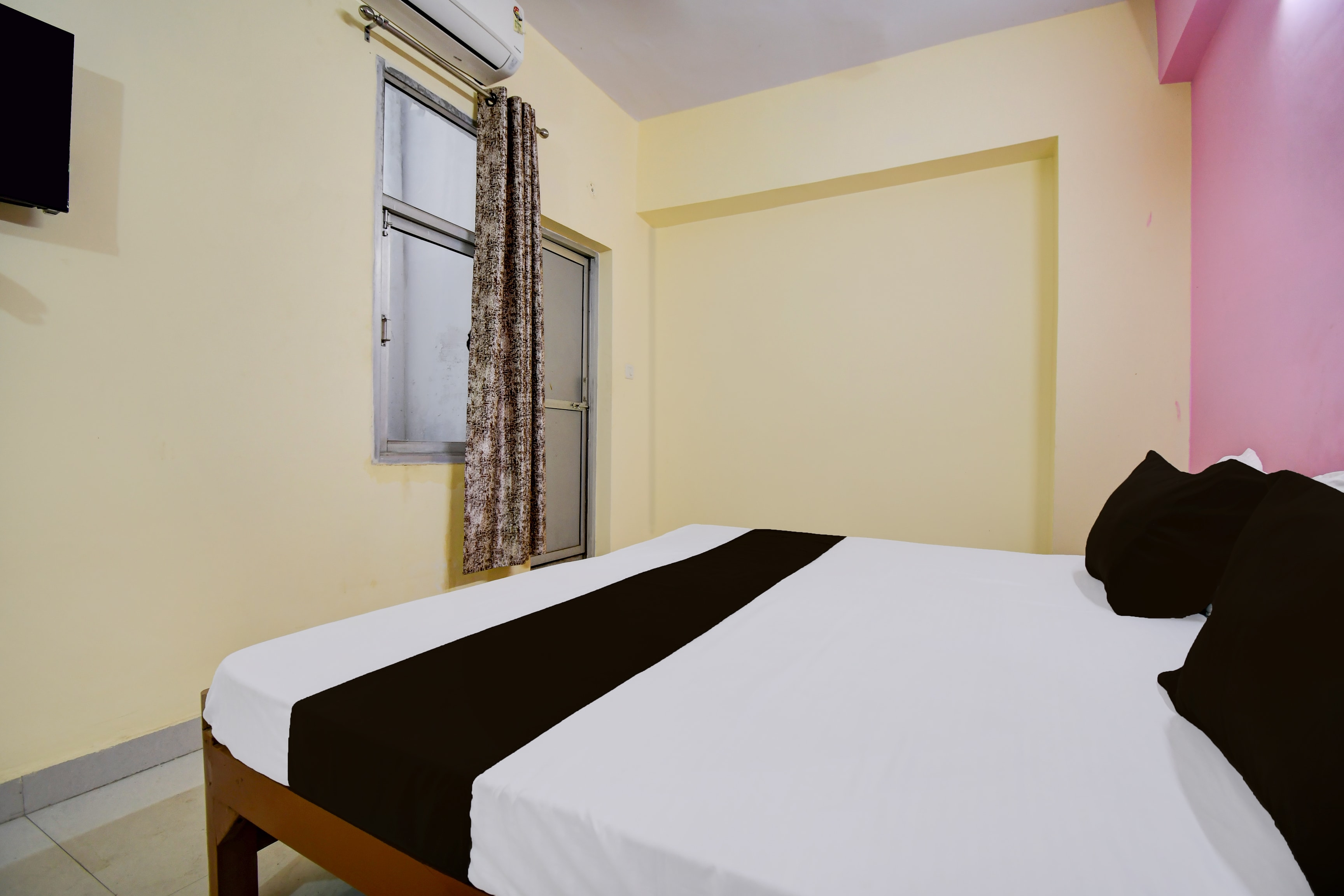 Hotel O Divine Stays - Tap to explore photos