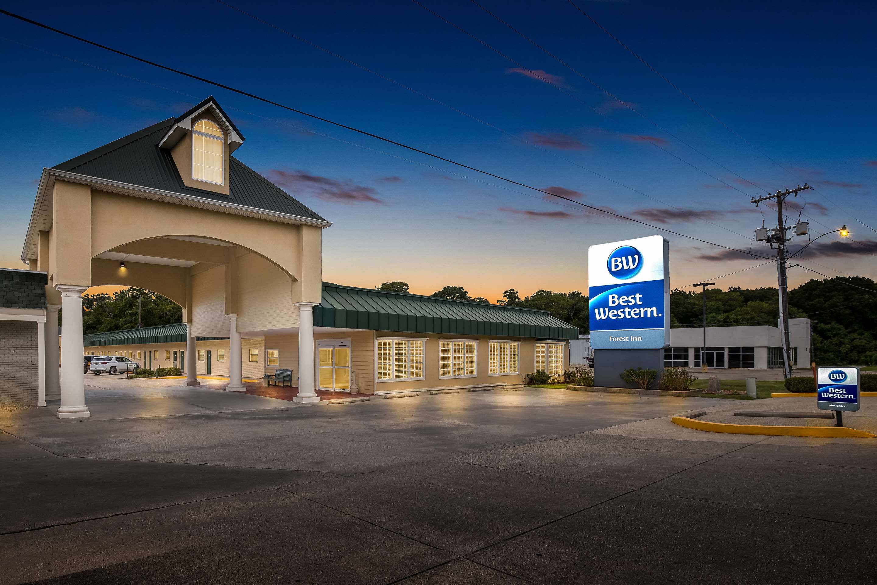 Best Western Forest Inn - Tap to explore photos