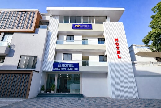 FabHotel Kreston Heights