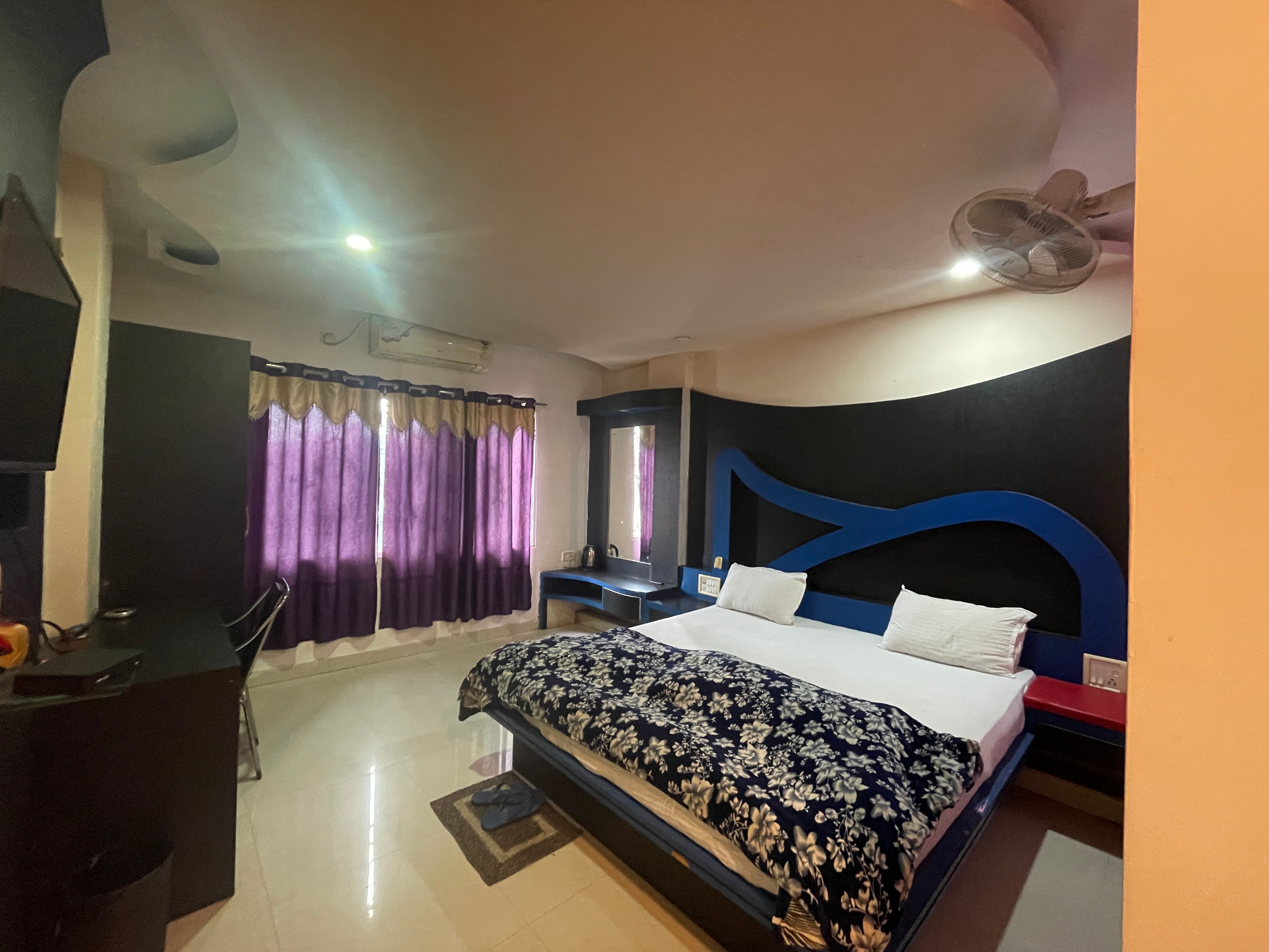 HOTEL SEEMA PLAZA - Tap to explore photos