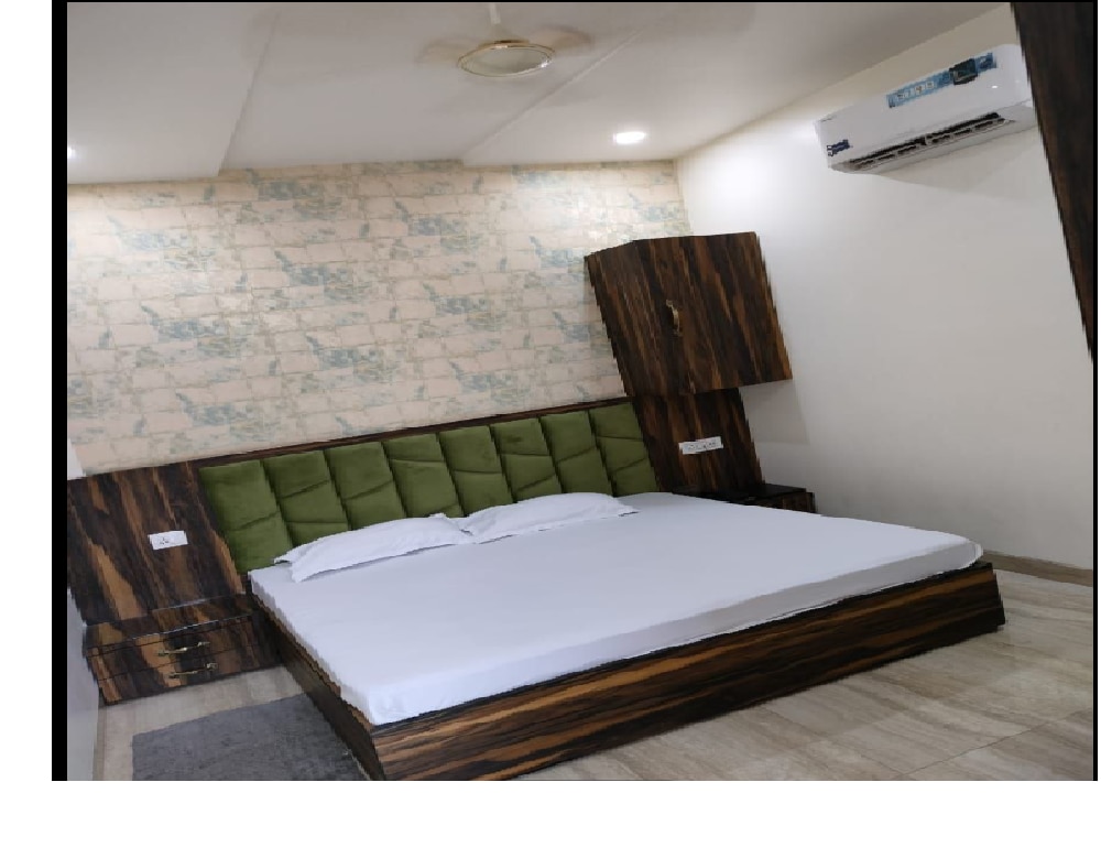 Hotel SR Siddhi Vinayak, Mathura - Tap to explore photos