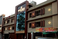 Oyo Rooms In Cg Road Ahmedabad Book Cg Road Ahmedabad Hotels With 80 Off Makemytrip